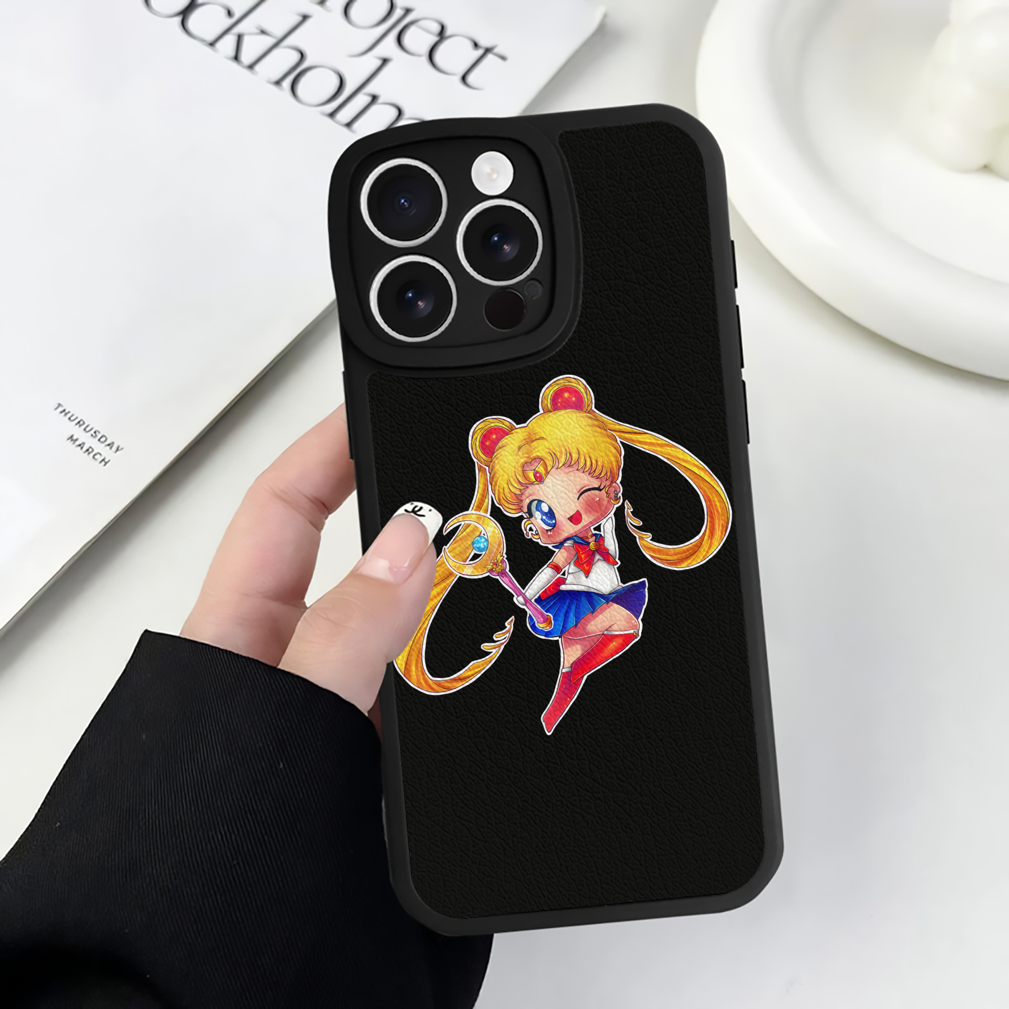 （画像用） 美少女戦士セーラームーン 月野 うさぎ つきの うさぎ Sailor Moon Tsukino Usagi 【iPhone 16シリーズ対応】シリコンスマホケース（レザー調） 材質：シリコン